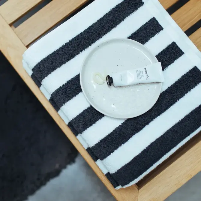 Vandyck Verona Stripes Gastendoekje 30x50 off black