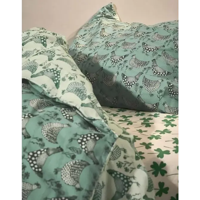 Covers & Co Chicken Run Dekbedovertrek Turquoise 200x200/220 Covers & Co Chicken Run Dekbedovertrek Turquoise 200x200/220