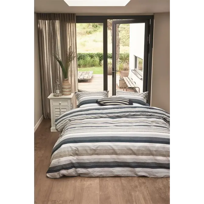 Riviera Maison Housse de couette Sturdy Stripe Navy Blue 200x200/220 cm Riviera Maison Housse de couette Sturdy Stripe Navy Blue 200x200/220 cm