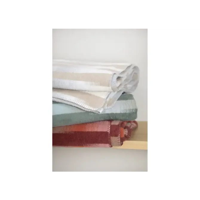 David Fussenegger SAVONA plaid  colour gradient  Maat 150x200 bordeaux