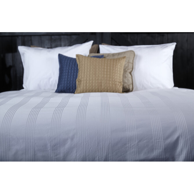 Dommelin Dekbedovertrek Lina Satijn 300tc Wit 200x200/220 Dommelin Dekbedovertrek Lina Satijn 300tc Wit 200x200/220