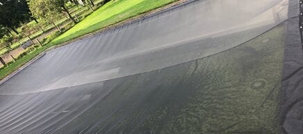 Restanten zwembadzeil en netten