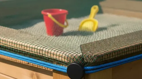 Strak en vast: zo bevestig je je zandbaknet of -zeil