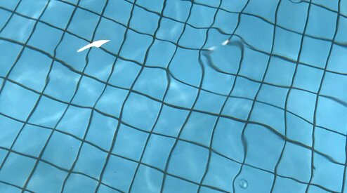 Zwembad afdekken? Dit zijn de 5 grootste voordelen