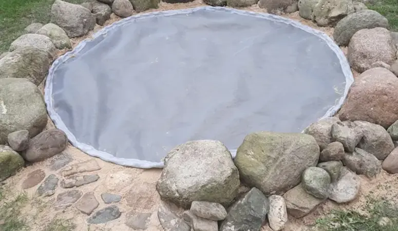 Veilig en hygiënisch buiten spelen: waarom een zandbakafdekking onmisbaar is