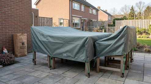 Zo bescherm je je tuinmeubelen met afdekzeil tijdens winter en herfst