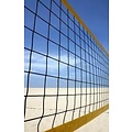 Beachvolley net, voorzien van fiberstokken en spanlijnen