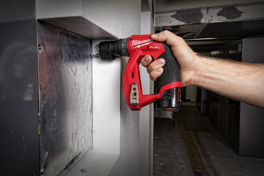 MILWAUKEE M12 FDDXKIT FUEL subcompacte installatieboormachine