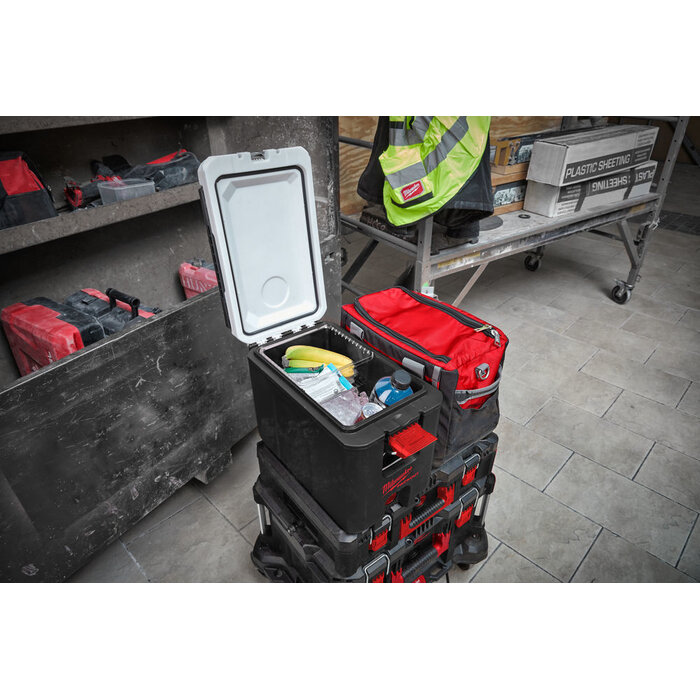 MILWAUKEE PACKOUT™ HARD COOLER