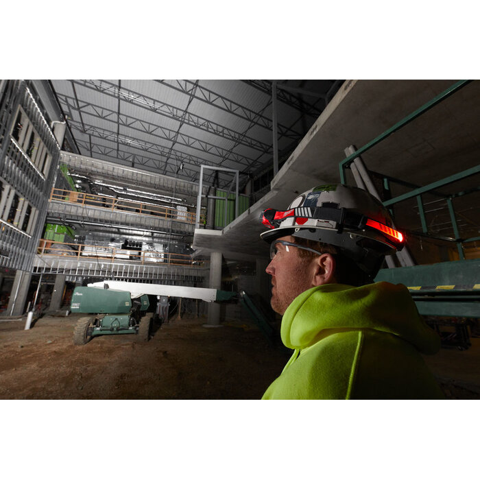 MILWAUKEE L4 HL-VIS-301 USB OPLAADBARE HI-VIS HOOFDLAMP 600 LUMEN