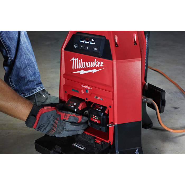 MILWAUKEE M18 ONESLDP ONE-KEY LED compacte lamp/lader