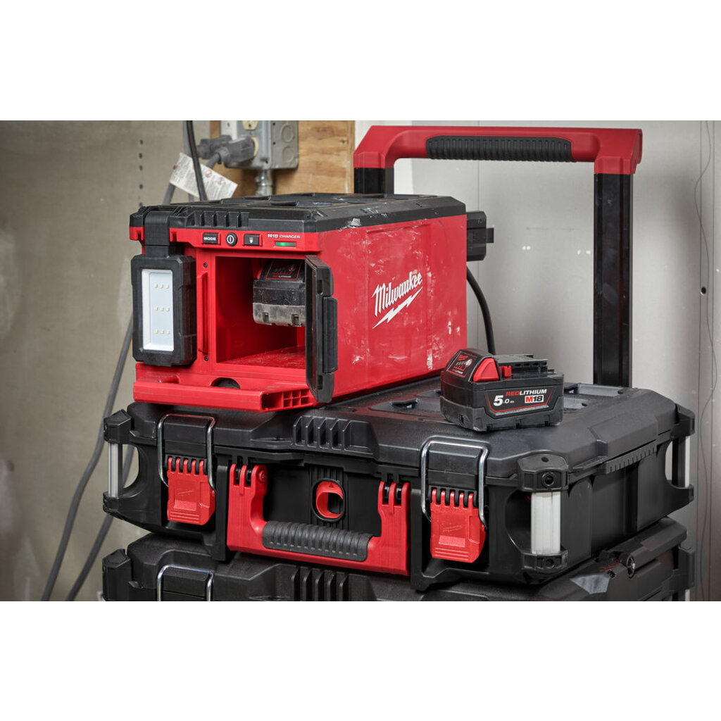 MILWAUKEE  M18 POALC PACKOUT™ AREA LAMP/LADER