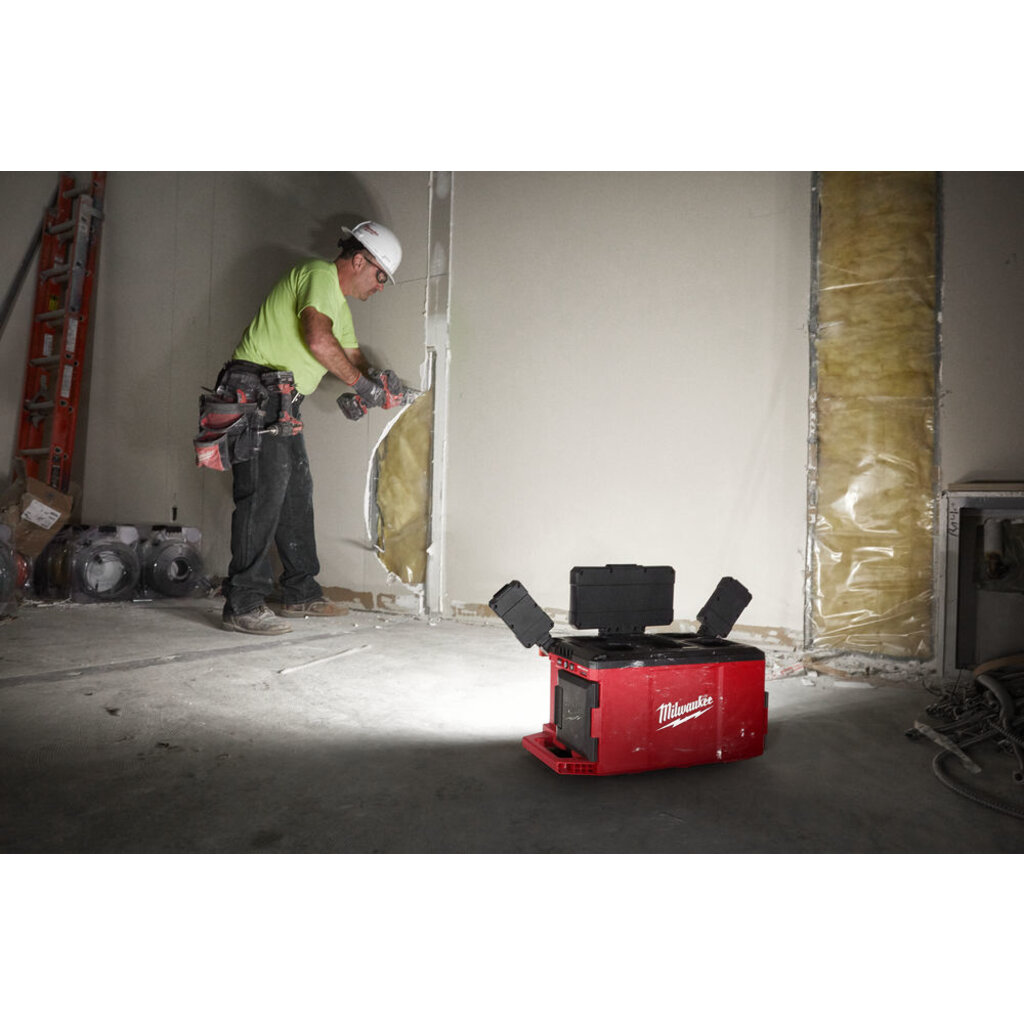 MILWAUKEE  M18 POALC PACKOUT™ AREA LAMP/LADER