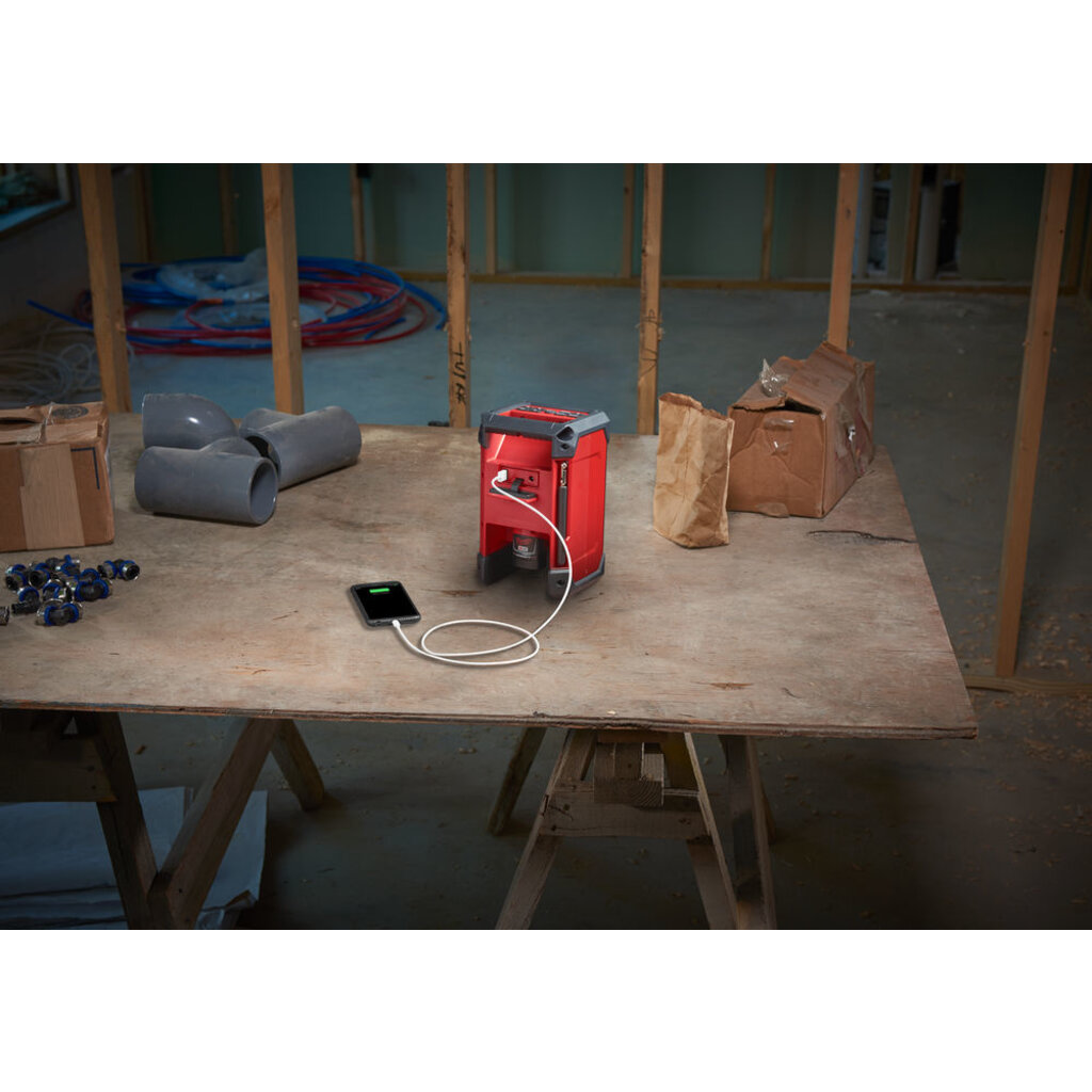 MILWAUKEE M12 RCDAB+ RADIO/LADER DAB+