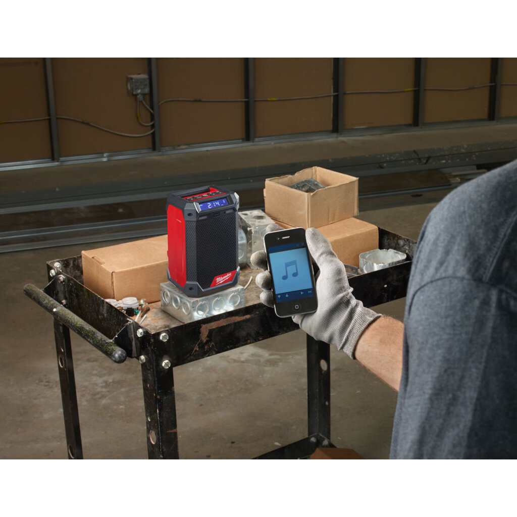 MILWAUKEE M12 RCDAB+ RADIO/LADER DAB+
