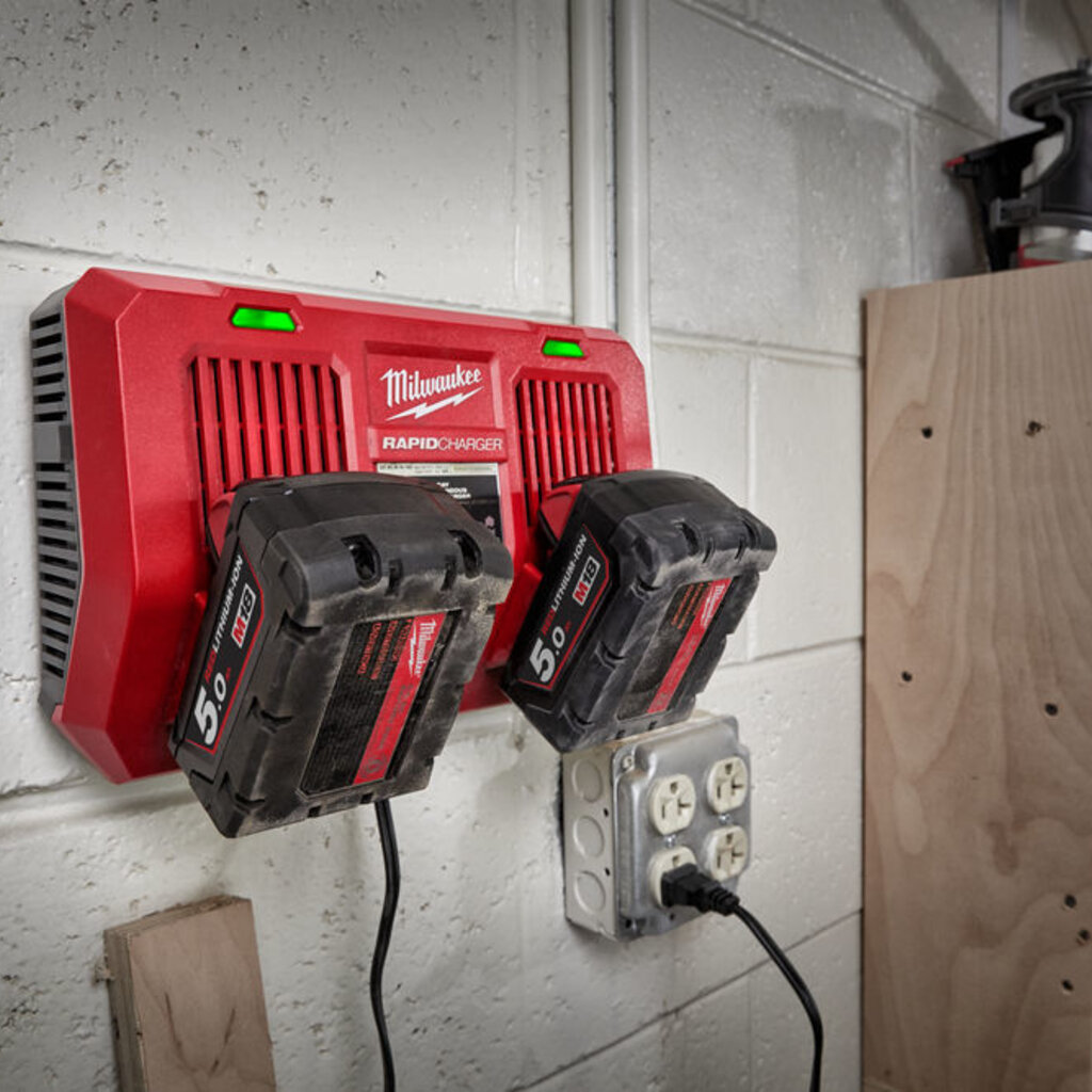MILWAUKEE M18 DFC Dual bay snellader
