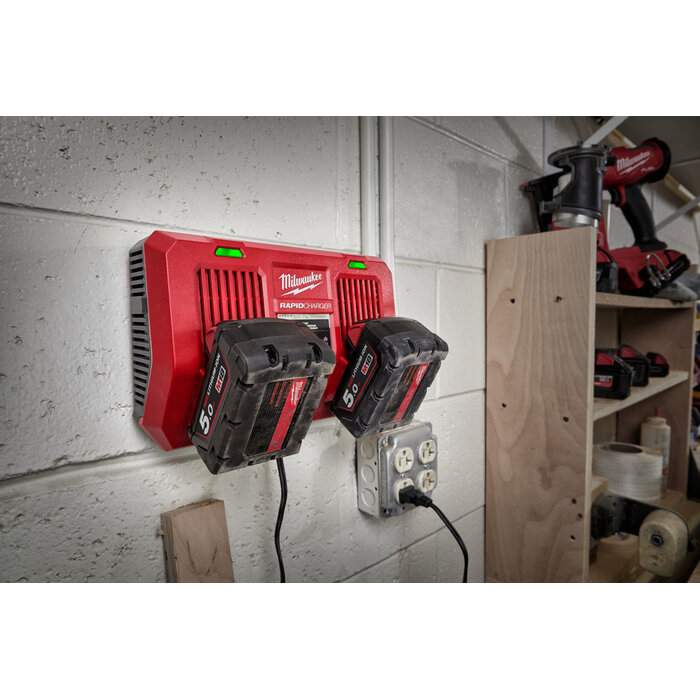 MILWAUKEE M18 DFC Dual bay snellader