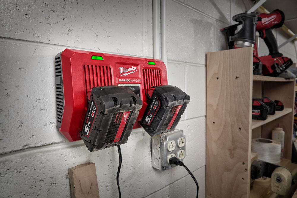 MILWAUKEE M18 DFC Dual bay snellader