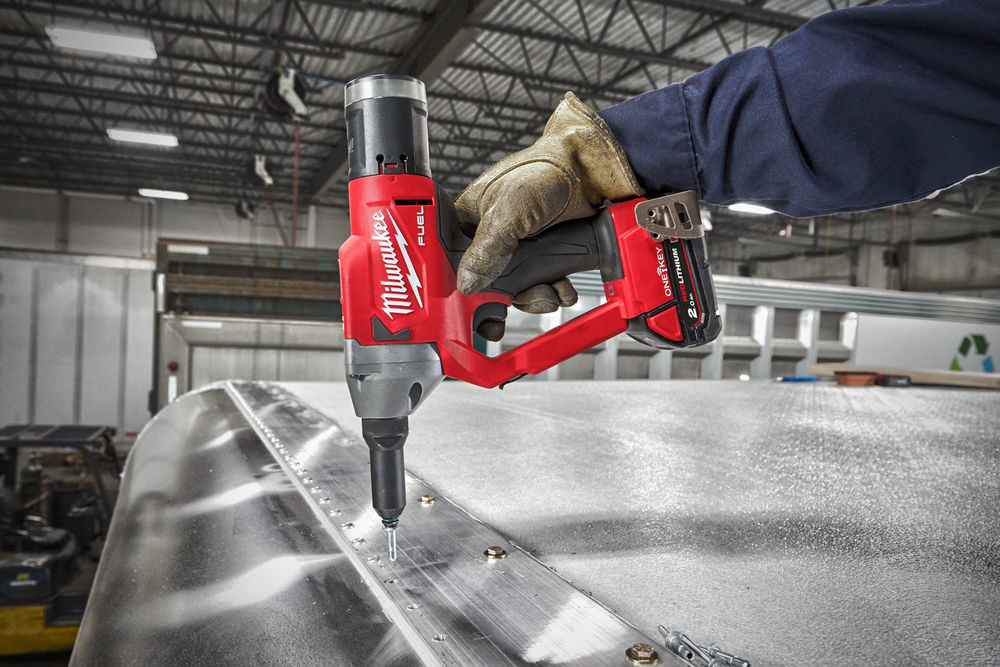 MILWAUKEE M18 ONEFPRT subcompacte blindklinknageltang