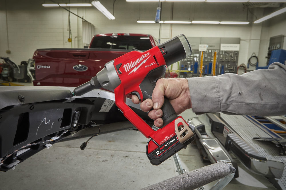 MILWAUKEE M18 ONEFPRT subcompacte blindklinknageltang