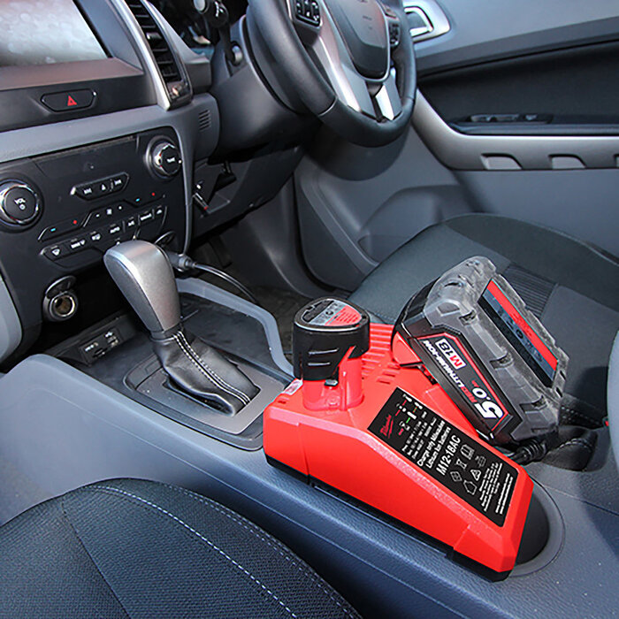 MILWAUKEE M12-18 AC Autolader