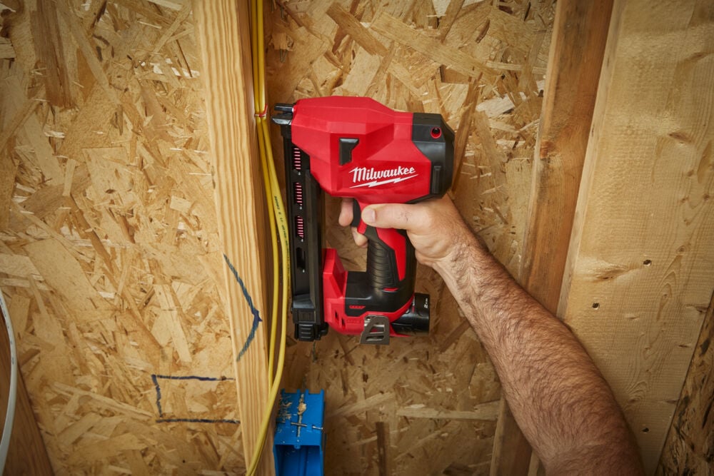 MILWAUKEE M12 BCST Subcompacte kabelnietmachine