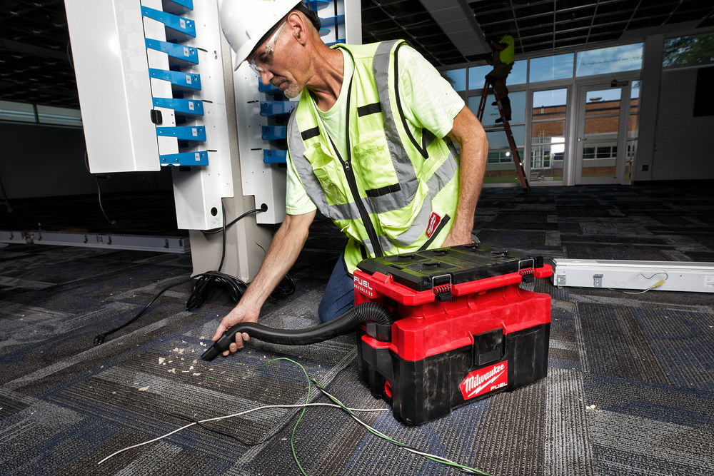 MILWAUKEE M18 FPOVCL FUEL PACKOUT nat/droogzuiger