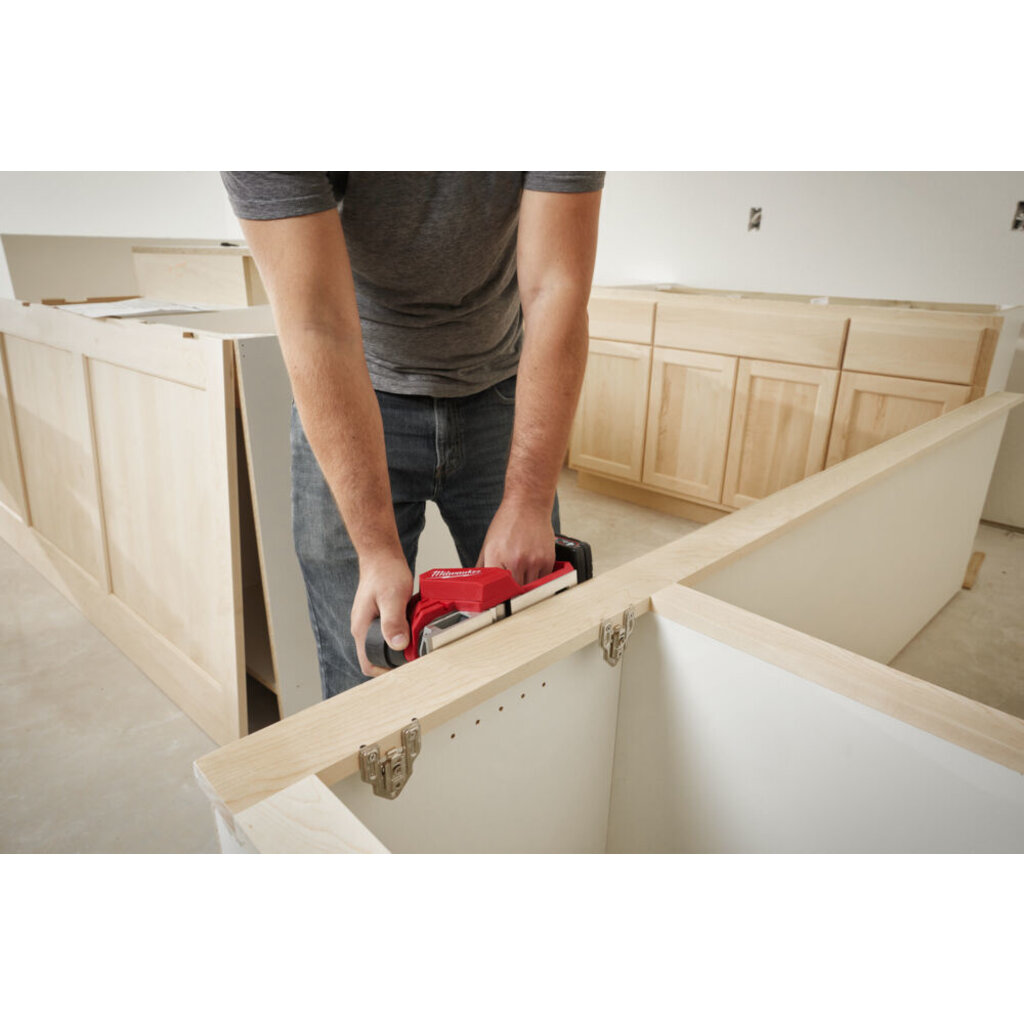 MILWAUKEE M12 BLP KOOLBORSTELLOZE SCHAAFMACHINE