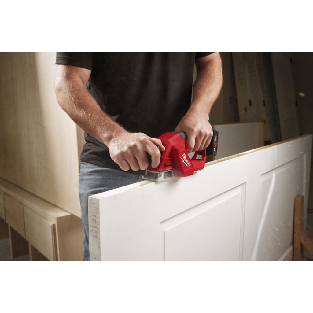 MILWAUKEE M12 BLP KOOLBORSTELLOZE SCHAAFMACHINE