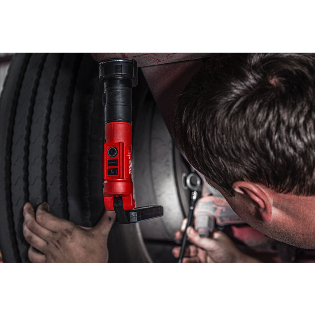 MILWAUKEE L4 SL550 USB Oplaadbare staaflamp 550 lm