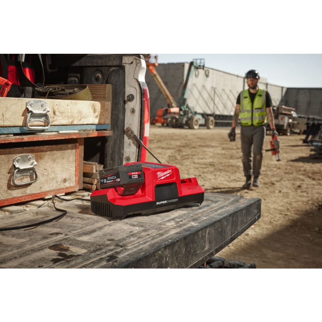 MILWAUKEE M18 DBSC Dual Bay Superlader