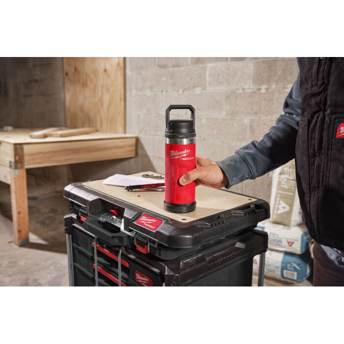MILWAUKEE PACKOUT 710 ml fles met deksel rood