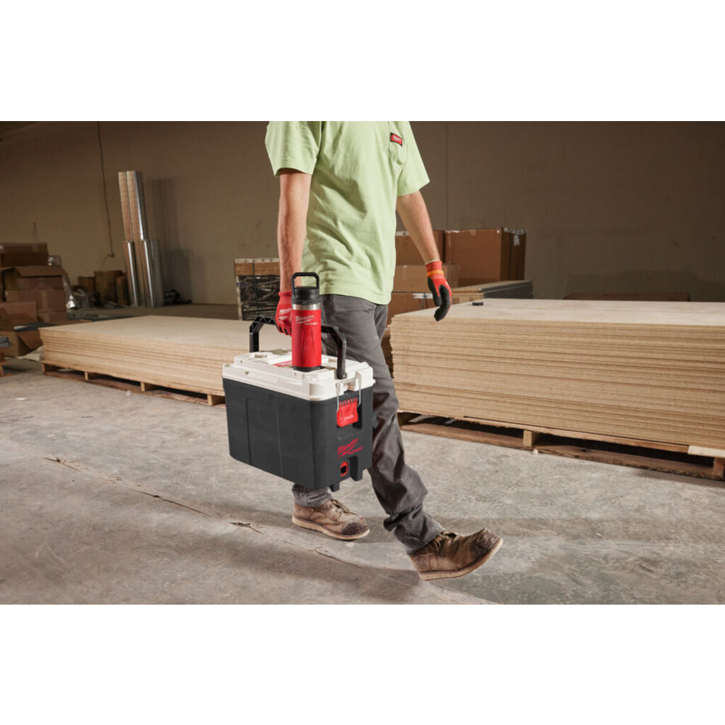 MILWAUKEE PACKOUT  710 ml fles met deksel rood