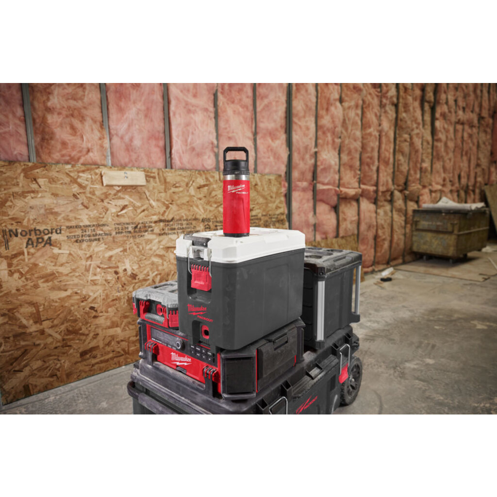 MILWAUKEE PACKOUT  710 ml fles met deksel rood