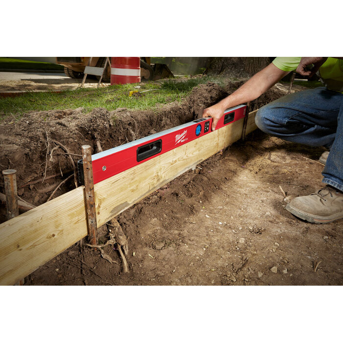 MILWAUKEE DIGITALE WATERPAS RED STICK 120CM