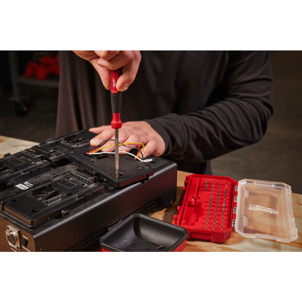 MILWAUKEE Schroevendraaier 39 in 1 multi-Bit precisie in PACKOUT Ready box