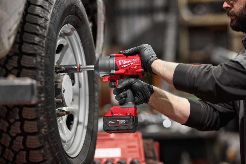 MILWAUKEE M18 B5-CR Chemisch Bestendig Accu 5,0 Ah