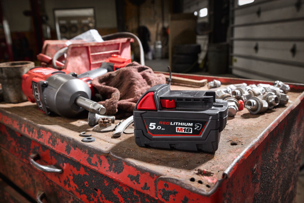 MILWAUKEE M18 B5-CR Chemisch Bestendig Accu 5,0 Ah