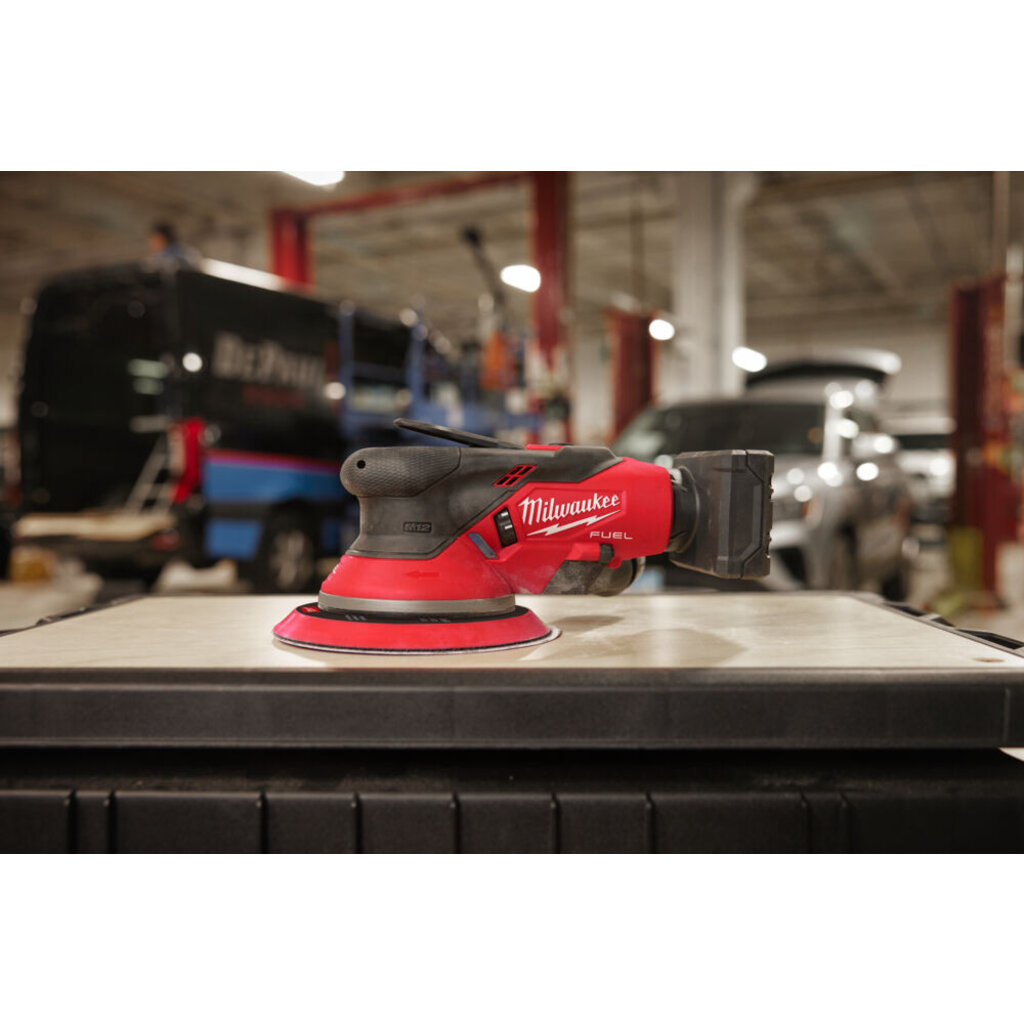 MILWAUKEE M12 FROS2.5 150mm Random Orbital Sander met 2,5mm rotatie