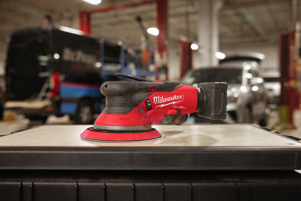 MILWAUKEE M12 FROS2.5 FUEL 150mm Roterende schuurmachine met 2,5mm rotatie