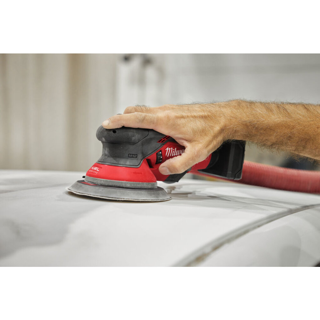 MILWAUKEE M12 FROS5 FUEL™ 150 mm excentrische schuurmachine met 5 mm rotatie