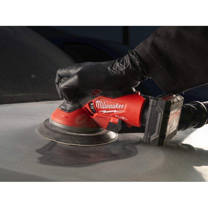 MILWAUKEE M12 FROS5 FUEL™ 150 mm excentrische schuurmachine met 5 mm rotatie