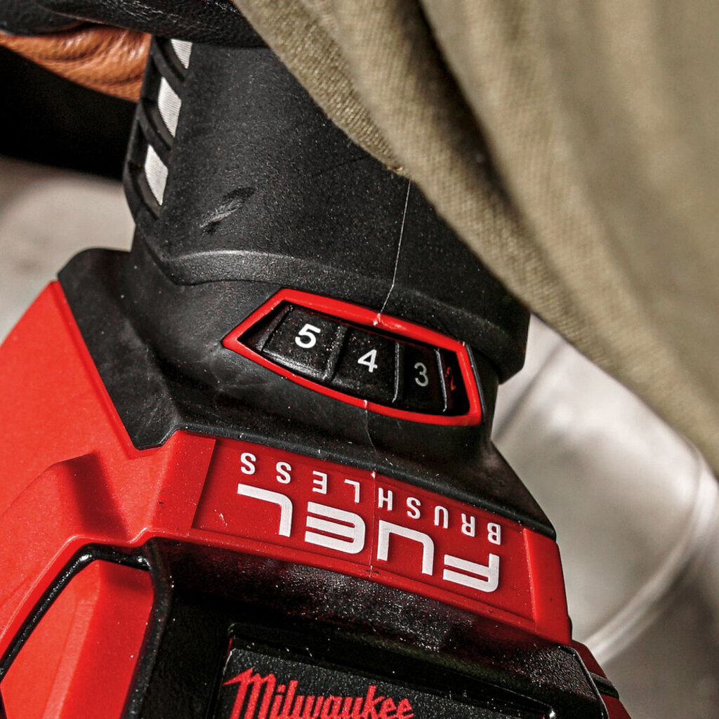 MILWAUKEE M18 FSAGV125XB  125mm haakse slijpmachine met schuifschakelaar, variabel toerental en remfunctie