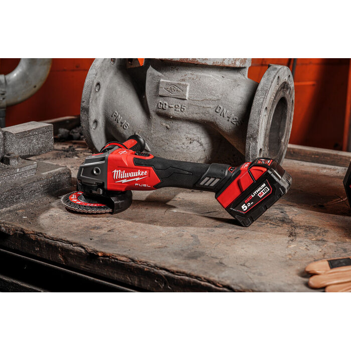 MILWAUKEE M18 FSAGV125XB 125mm haakse slijpmachine met schuifschakelaar, variabel toerental en remfunctie