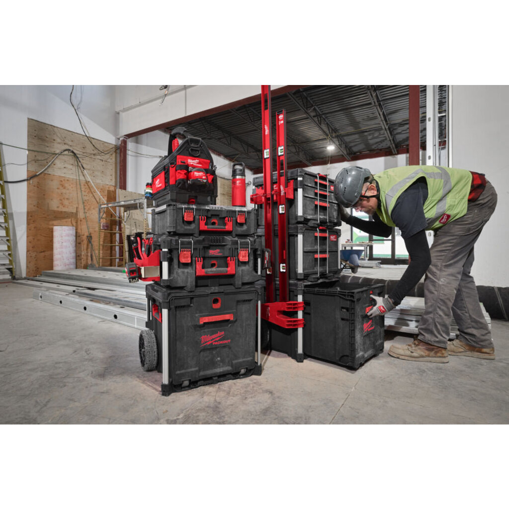 MILWAUKEE PACKOUT™ Rollende trolley koffer met lade