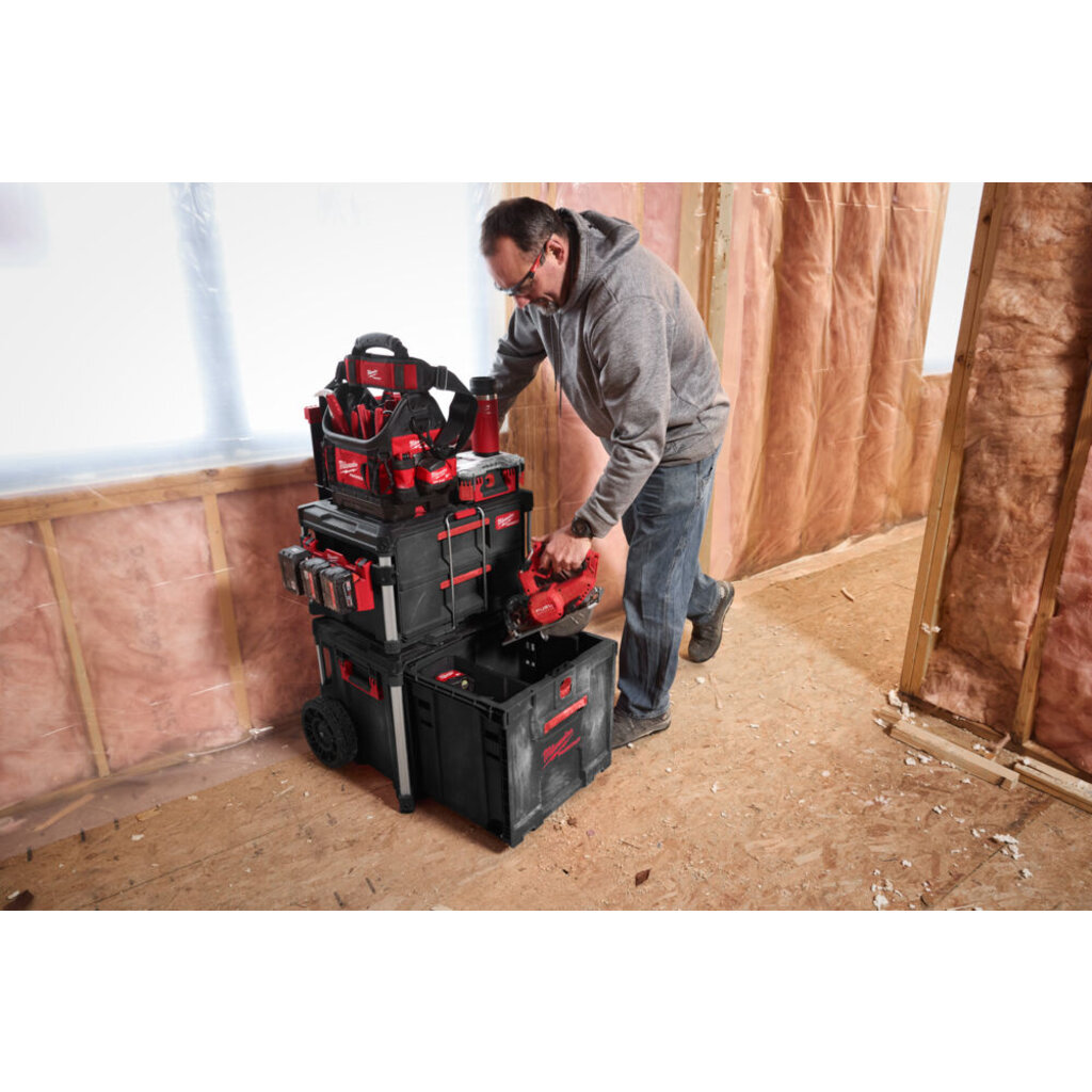 MILWAUKEE PACKOUT™ Rollende trolley koffer met lade
