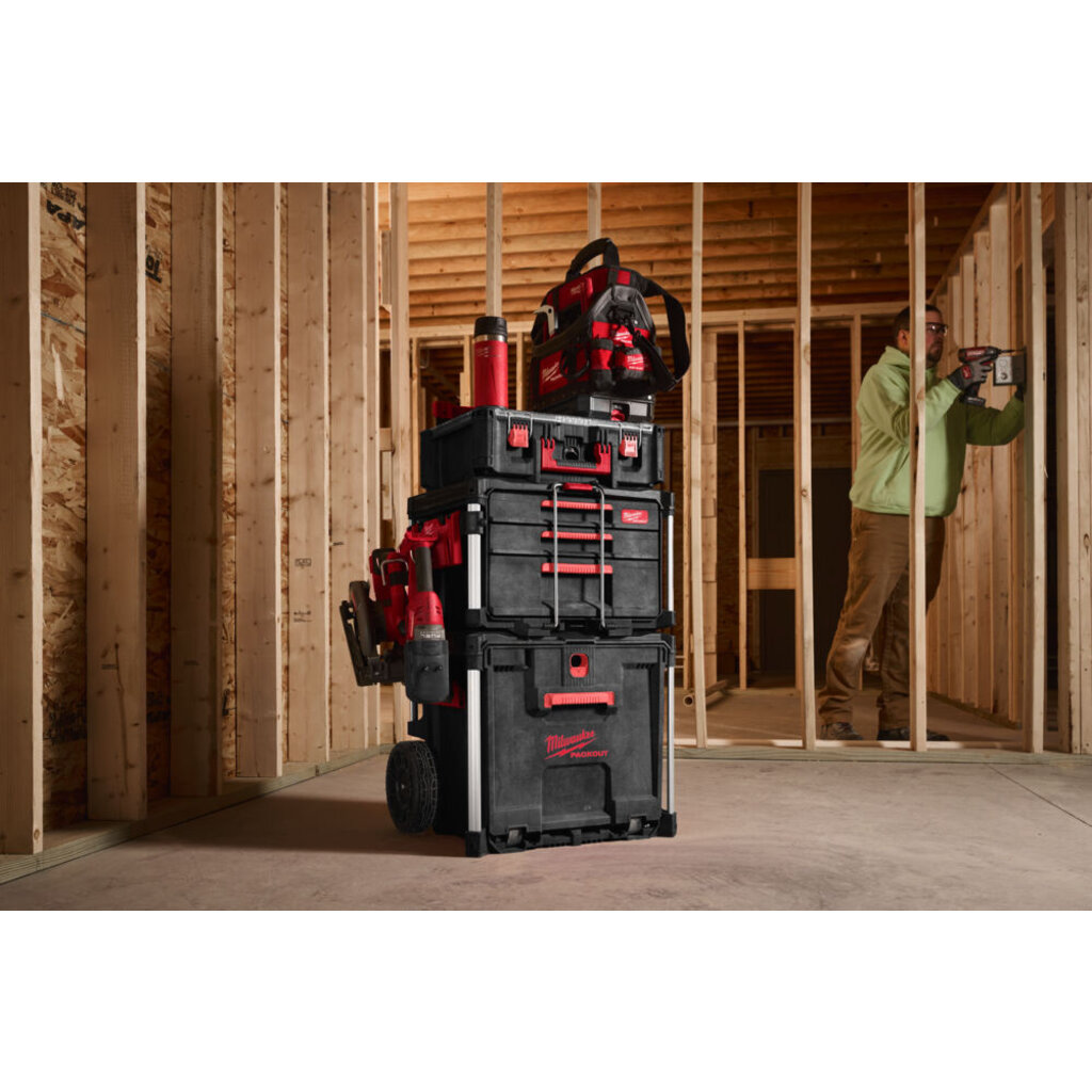 MILWAUKEE PACKOUT™ Rollende trolley koffer met lade