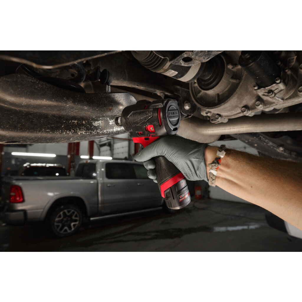 MILWAUKEE M12 FSCIWF38 FUEL Sub-Compacte ⅜'' Impact Wrench met frictiering