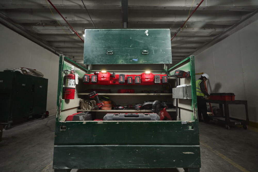 MILWAUKEE M12-18 GBC4 Gangbox lader