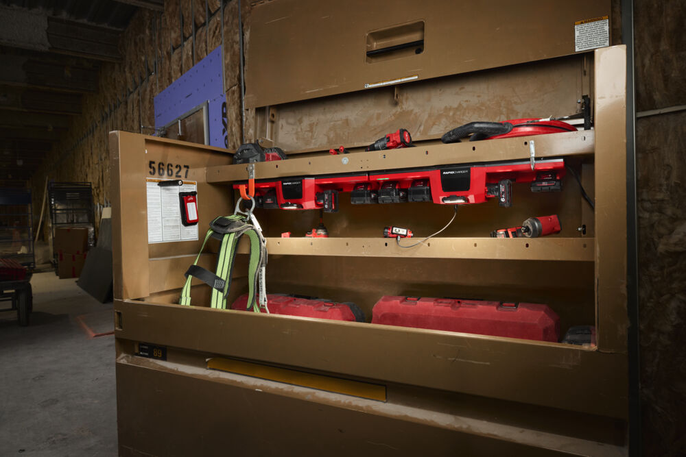 MILWAUKEE M12-18 GBC4 Gangbox lader